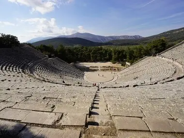 Αρχαίο Θέατρο Επιδαύρου, κοίλο και ορχήστρα